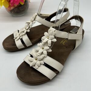 Natural Soul White Floral Sandals Size 8 MCS6397C